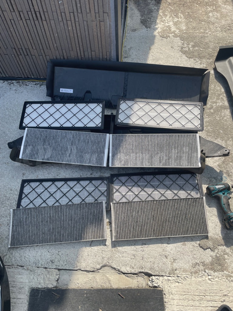 Tesla Model Y HEPA King 駕駛室空氣濾清器 + 生物武器防禦濾網更換套件 + HEPA King 矽膠雨刷組合!