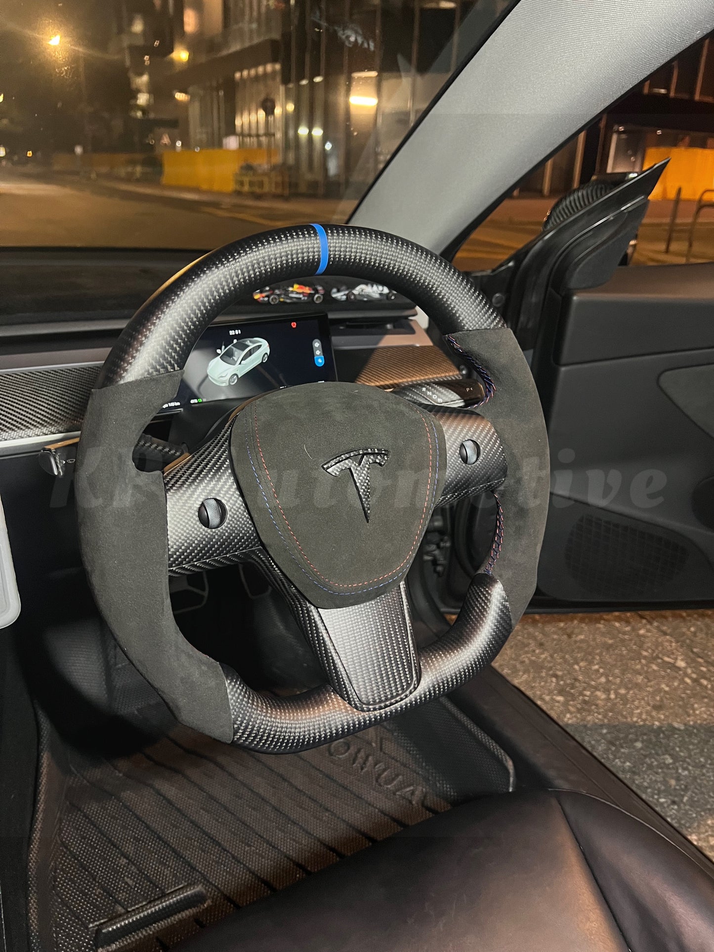 Model Y 霧面碳纖維方向盤(Alcantara)-全套