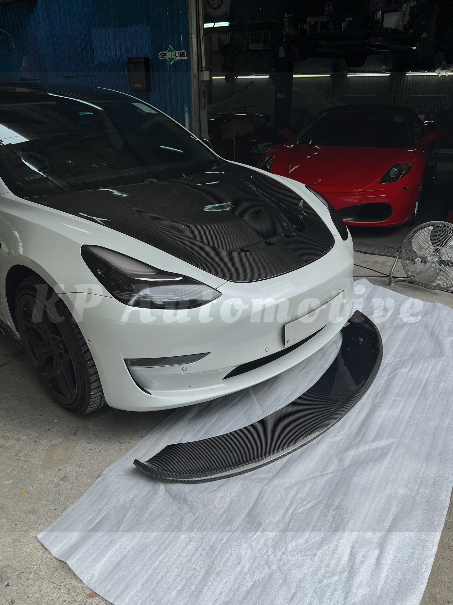 KPA Model 3 M 型前唇(光面碳纖維)