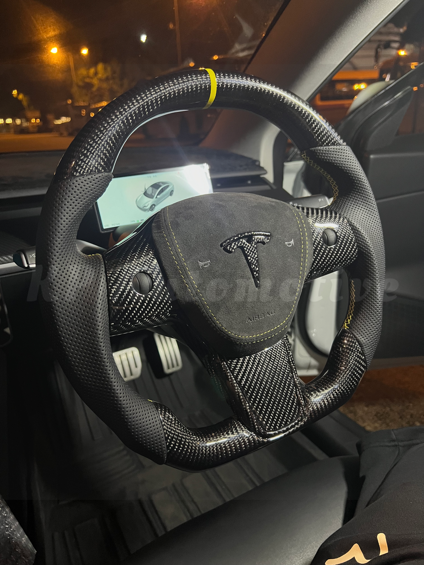 Model 3 亮光碳纖維方向盤(打孔真皮)-全套
