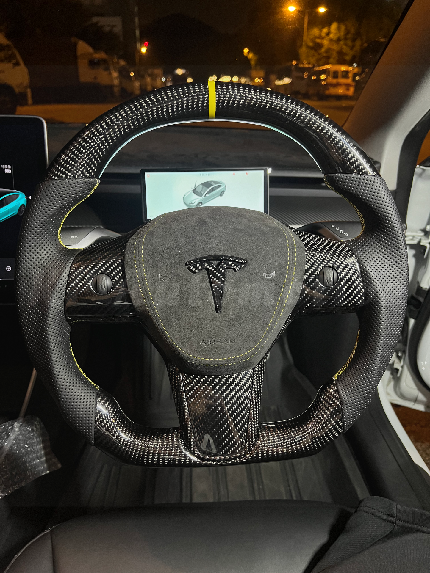Model 3 亮光碳纖維方向盤(打孔真皮)-全套