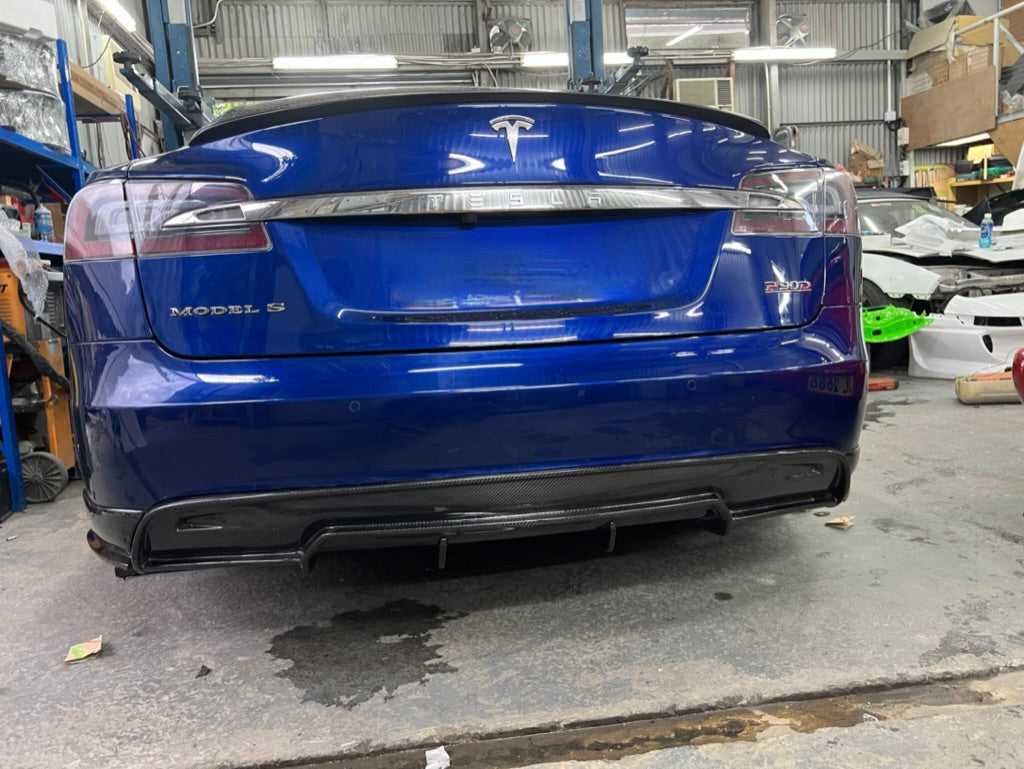 帶後保險桿分離器的 RZ 型擴散器 - Tesla Model S(改款前)