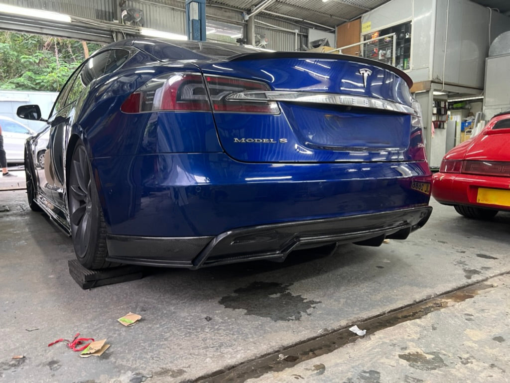 帶後保險桿分離器的 RZ 型擴散器 - Tesla Model S(改款前)