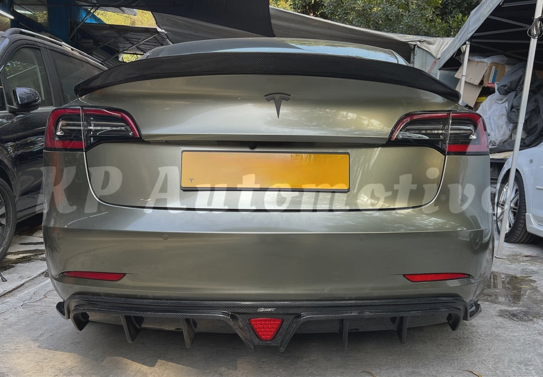 適用於 Tesla Model 3 的 CMST 碳纖維全身套件 C 型(亮面飾面)
