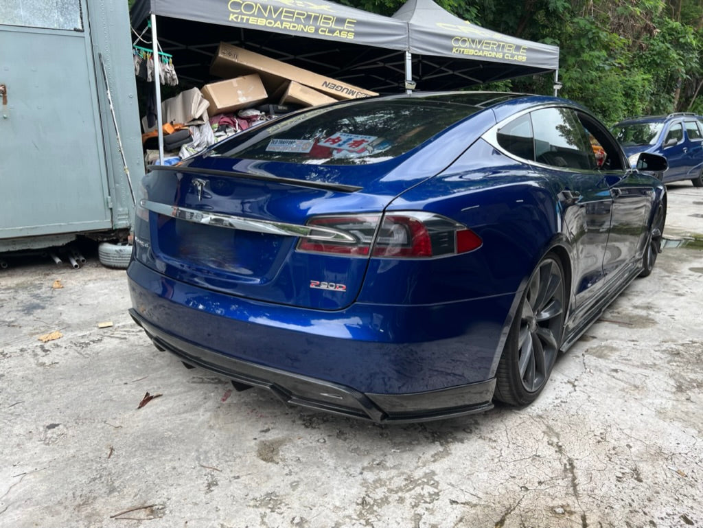 帶後保險桿分離器的 RZ 型擴散器 - Tesla Model S(改款前)