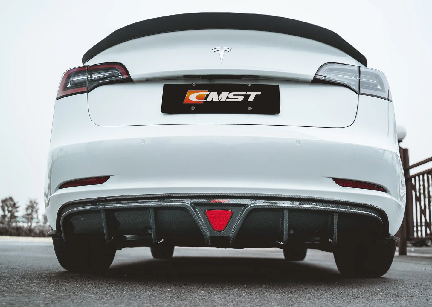 適用於 Tesla Model 3 的 CMST 碳纖維全身套件 C 型(亮面飾面)