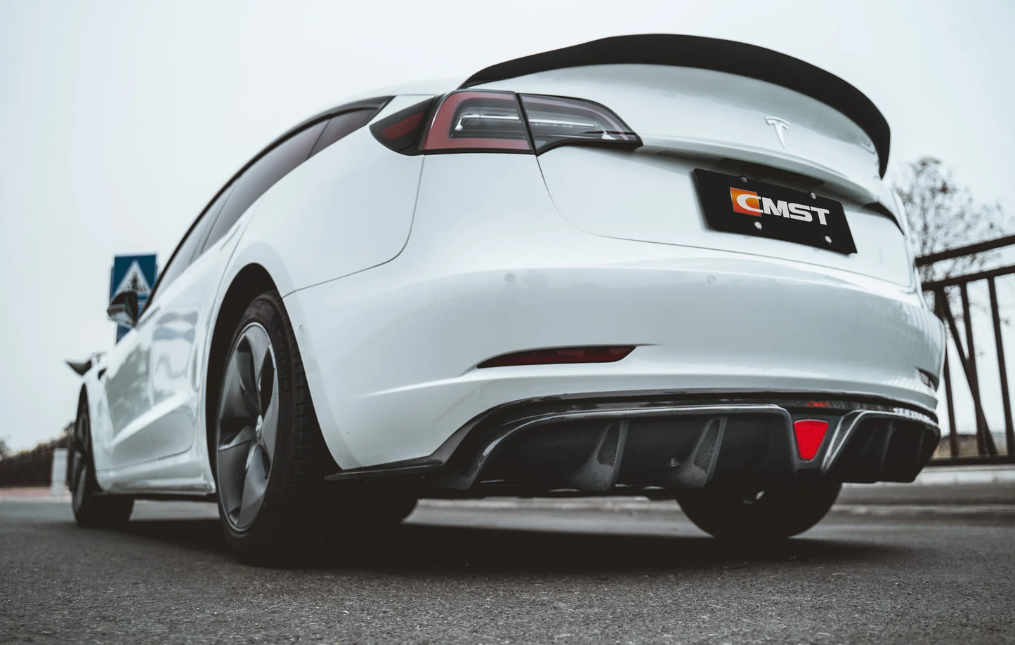 適用於 Tesla Model 3 的 CMST 碳纖維全身套件 C 型(亮面飾面)