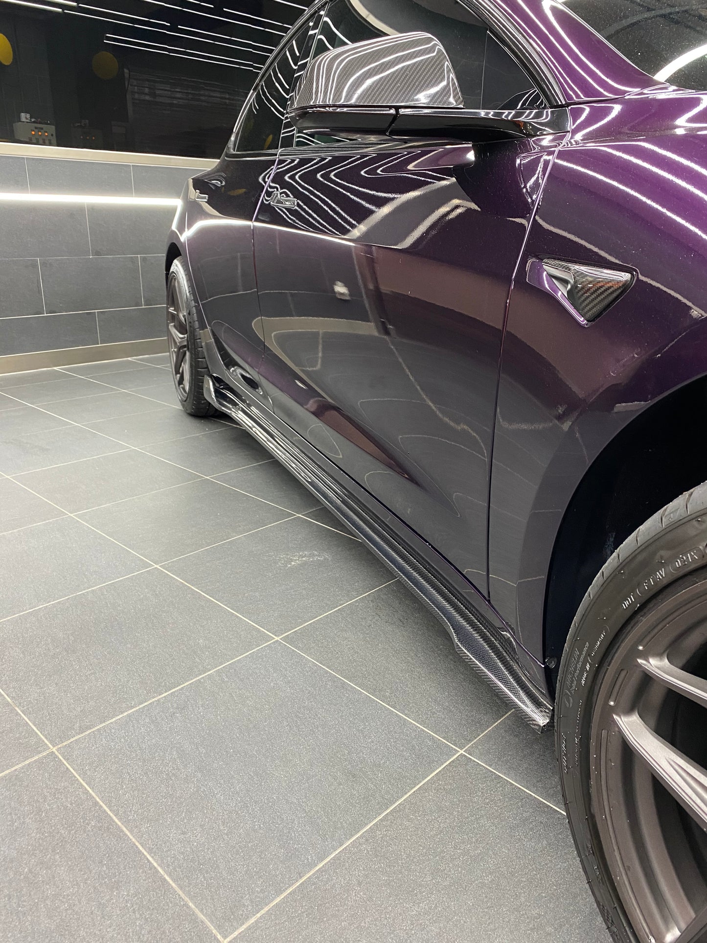 VR風格側裙 - Tesla Model 3