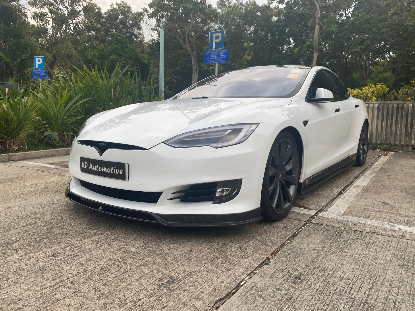 RZ 風格車身套件 - 改款 Tesla Model S(2016 年以上)
