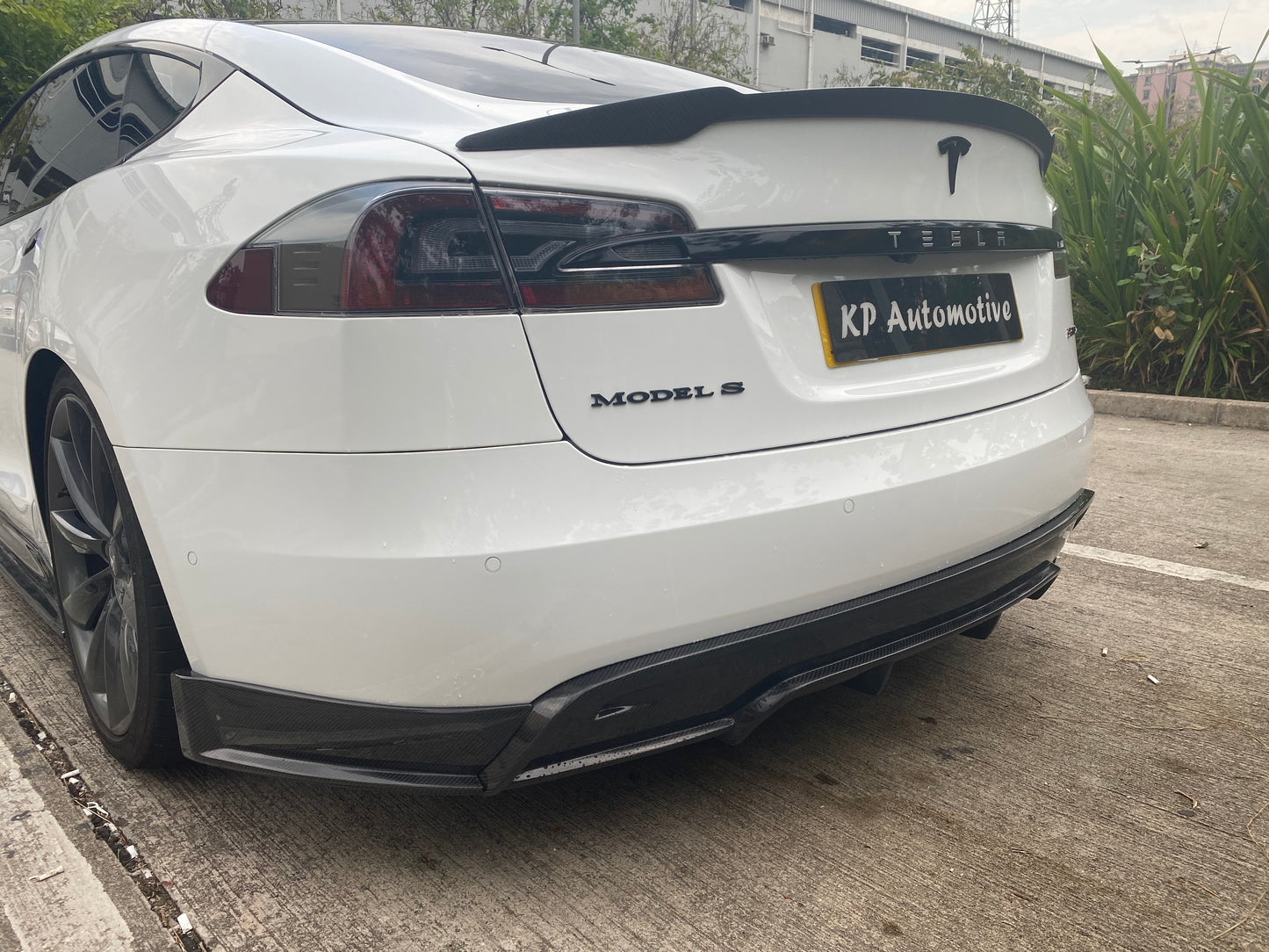 帶後保險桿分離器的 RZ 型擴散器 - Tesla Model S(改款)