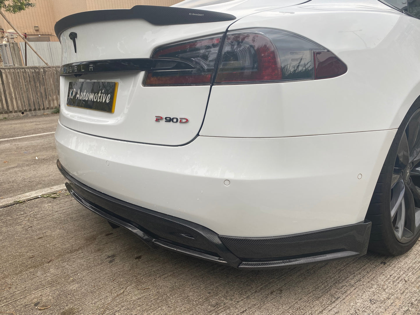 帶後保險桿分離器的 RZ 型擴散器 - Tesla Model S(改款)