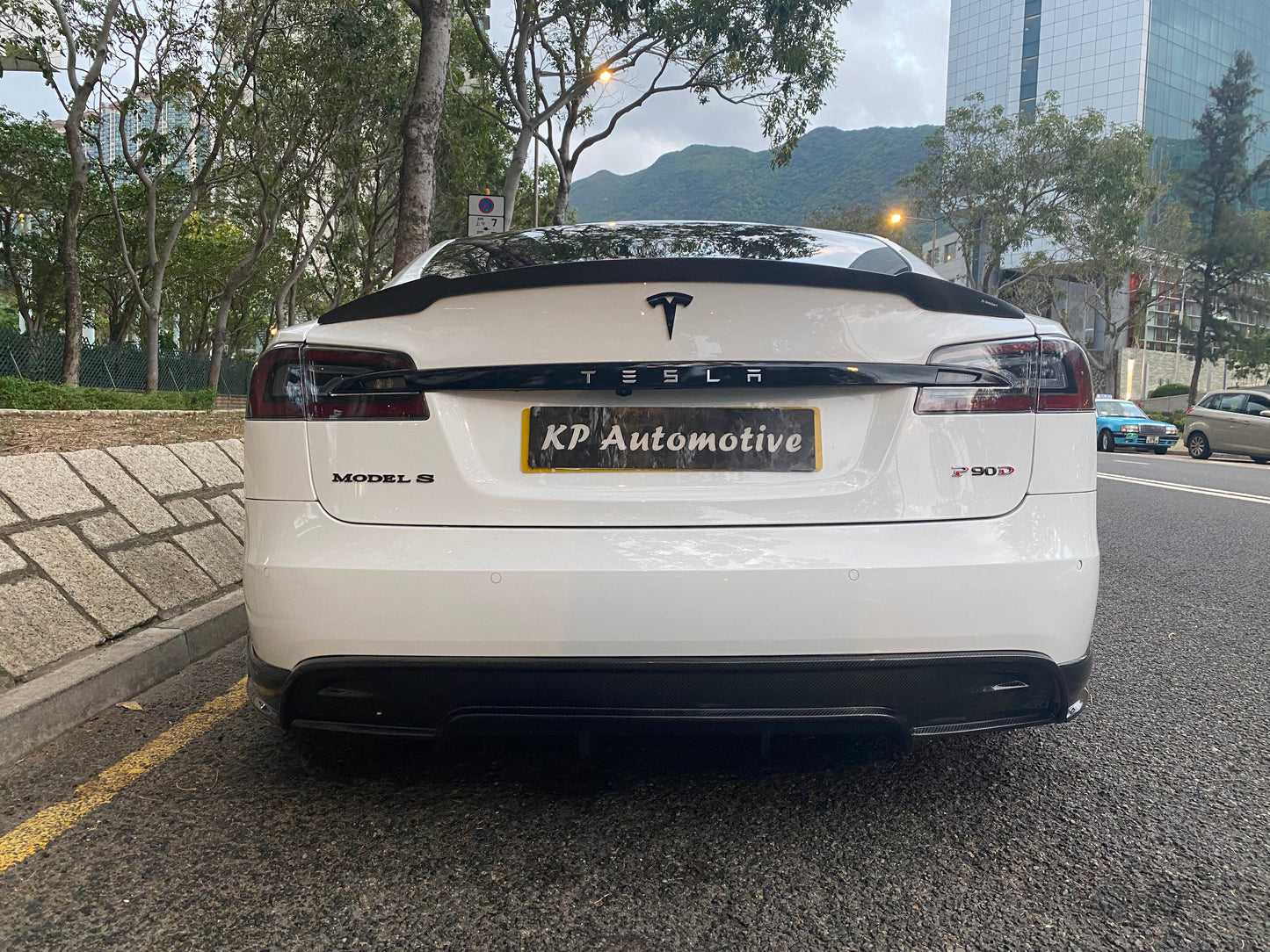 帶後保險桿分離器的 RZ 型擴散器 - Tesla Model S(改款)