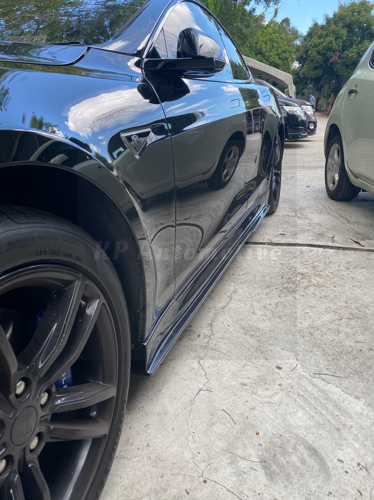 RZ 風格側裙 - Tesla Model S