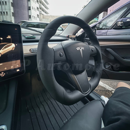 Model 3 穿孔皮革方向盤 - 僅方向盤