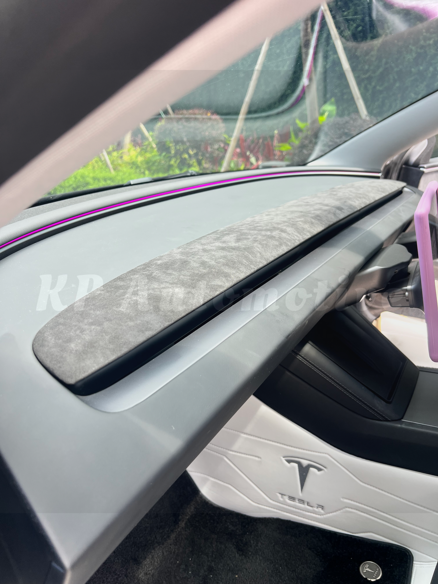 適用於 Model 3 Highland 的霧面碳替換儀表板