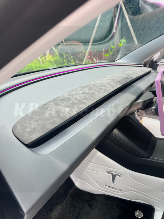 適用於 Model 3 Highland 的霧面碳替換儀表板